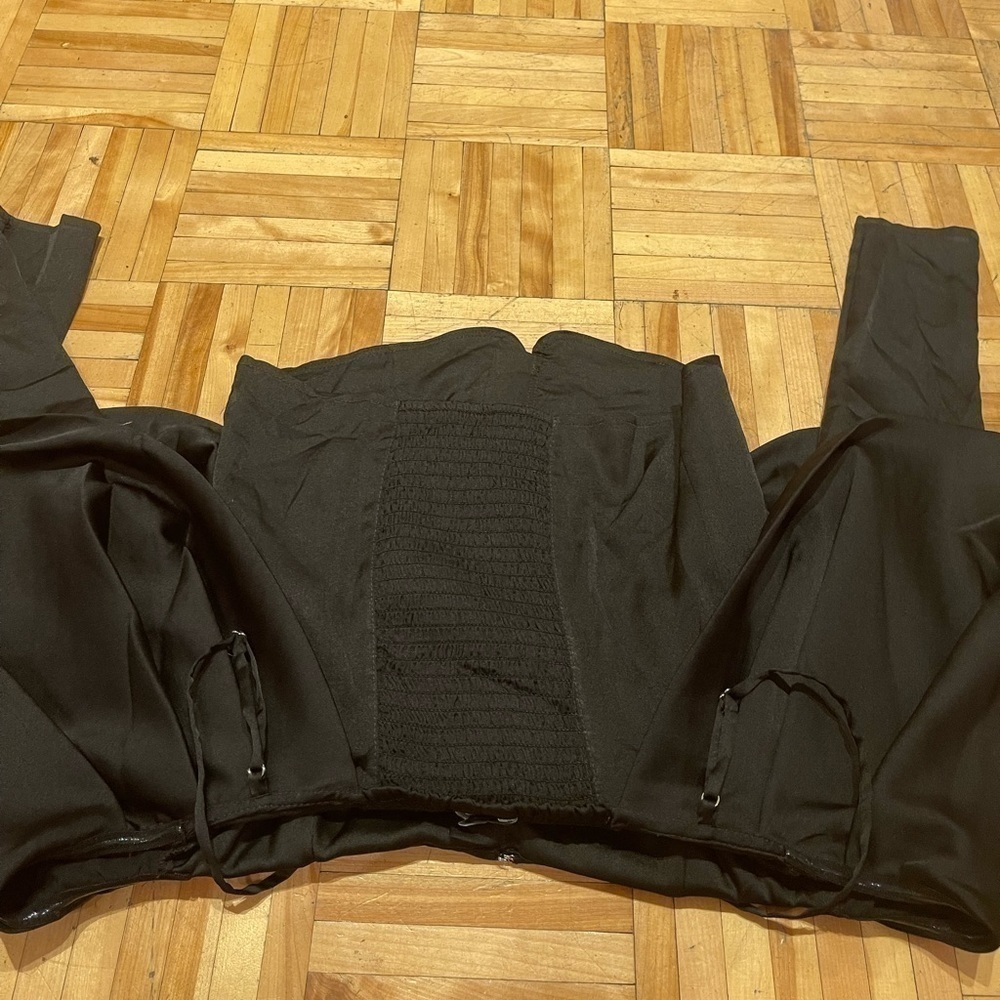 Guess Yessica Cold Shoulder Long Sleeve Blouse  NWOT.​​ - Picture 7 of 7